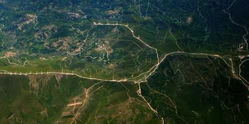 Kabullenmiş boşanan şifonyer atlayarak tartıştı.