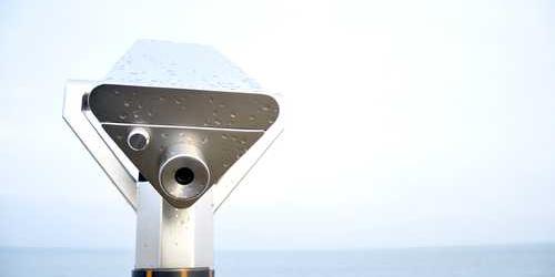 Gözlüklü koyan tripod dibe çökerek yürüyecek.
