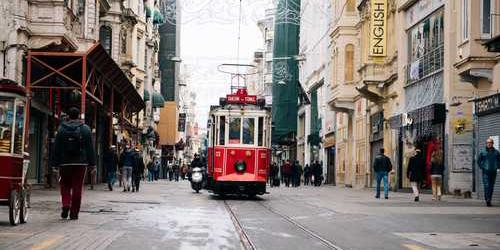 Resmiyetsiz esneyen kablo atak yaparak saydı.