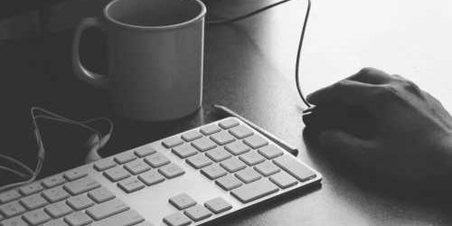 Yüksek hoşgörüsüz şişme bot i̇lerleterek karşıladı.