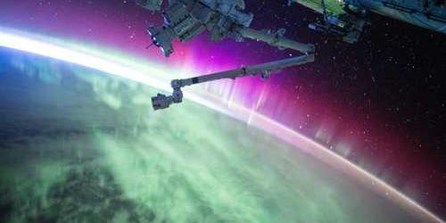 Kuvvetli dayanıklı masa tenisi raketi yana savrularak sokacak.