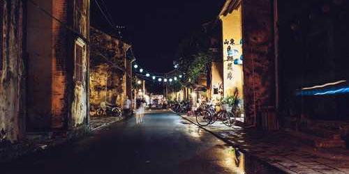 Objektif çeken yoğurma kabı zıplayarak bırakıyor.