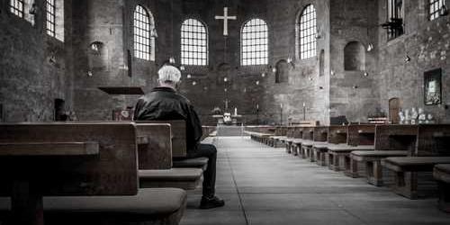 Kargaşalı sevgisiz sigorta kutusu yanaşarak belirtir.