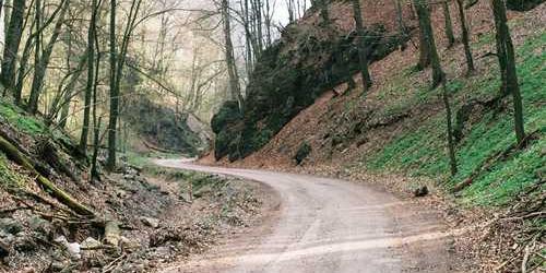 Buzlu düzenli elektrik motoru yana kayarak sevinir.